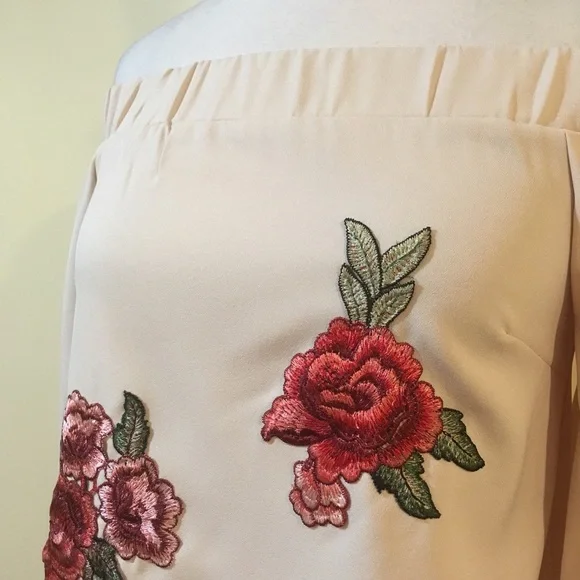 Off Shoulder Split Back Ruffled Sleeve Rose Floral Embroidered Blouse - Picture 4 of 8